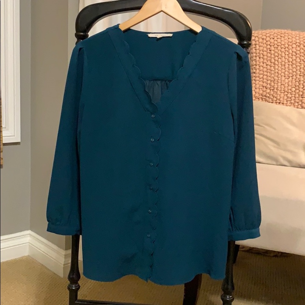 Stitchfix/41 Hawthorn-Scalloped V-neck blouse